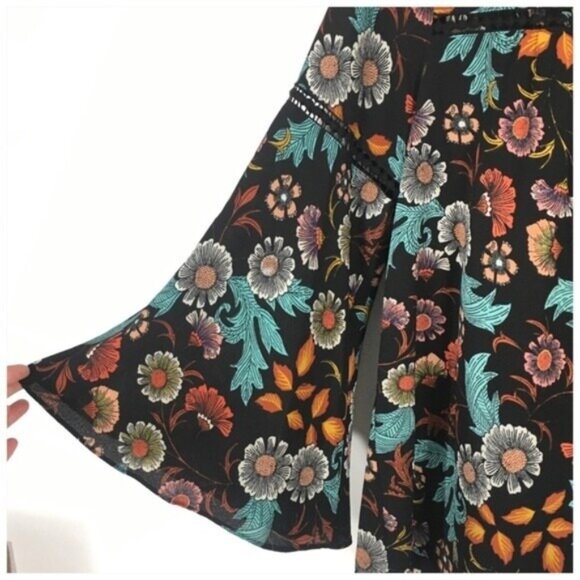 Hannah Floral Blouse Top Bell Sleeve Women Small Multicolor Black Flowy Artsy - Picture 5 of 6